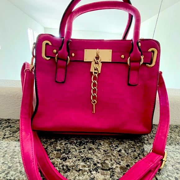 Vibrant fuchsia purse with cute padlock detail.